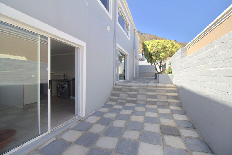 8 Bedroom Property for Sale in Mountainside Western Cape